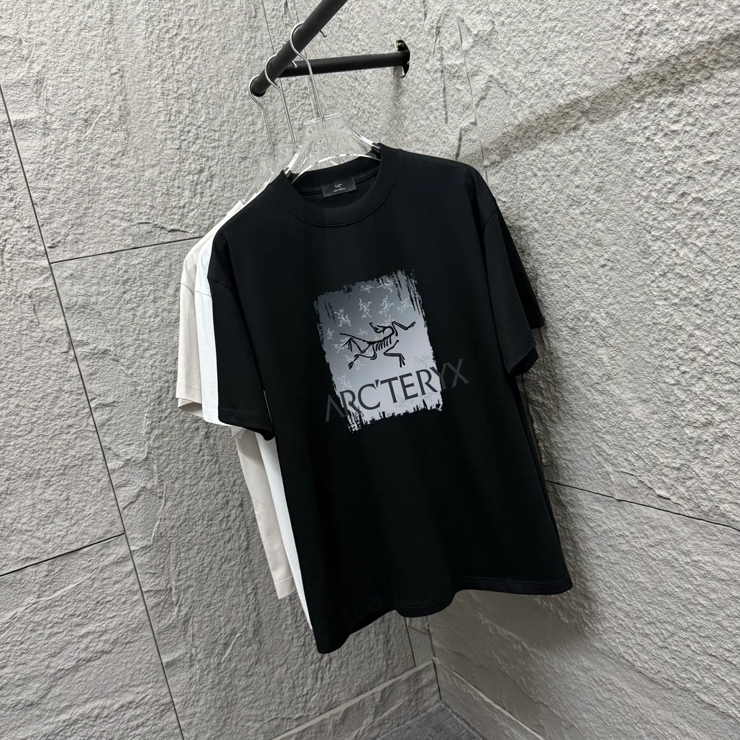 ARC'TERYX* * 2025 New Arrival Classic logo T Same Style ：Black White Size： S （90-130 ） M （120-150 ） L （140-165 ） XL （160-180 ） XXL （180 ）